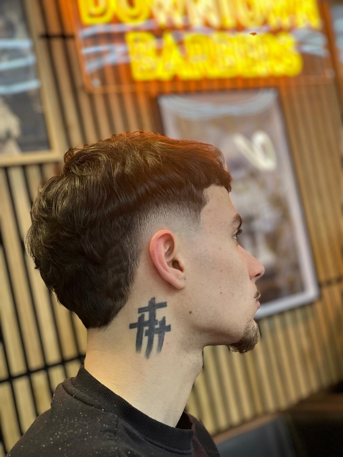 Downtown Barbers neonskilt